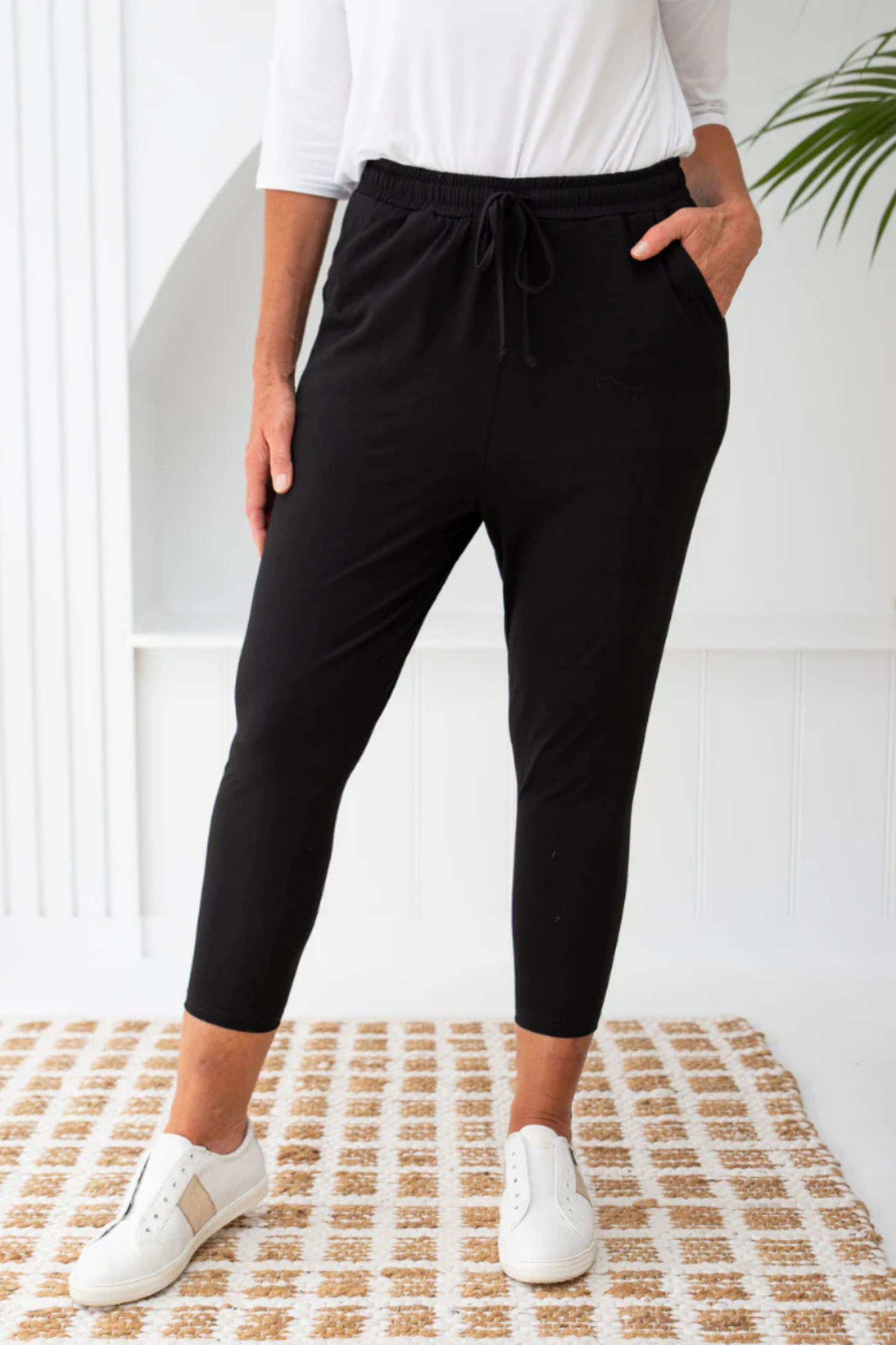 Everyday Slouch Pant in Black