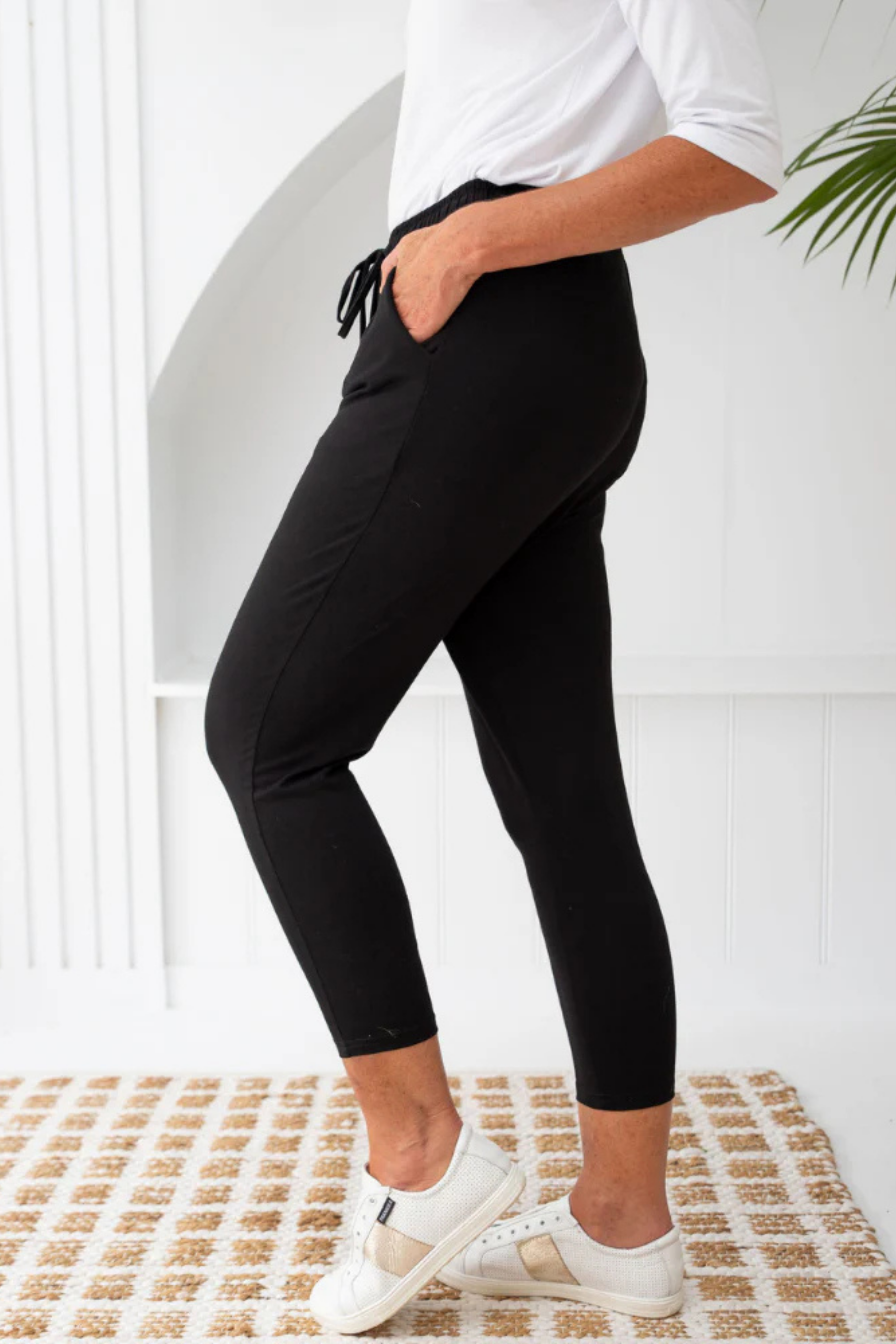 Everyday Slouch Pant in Black