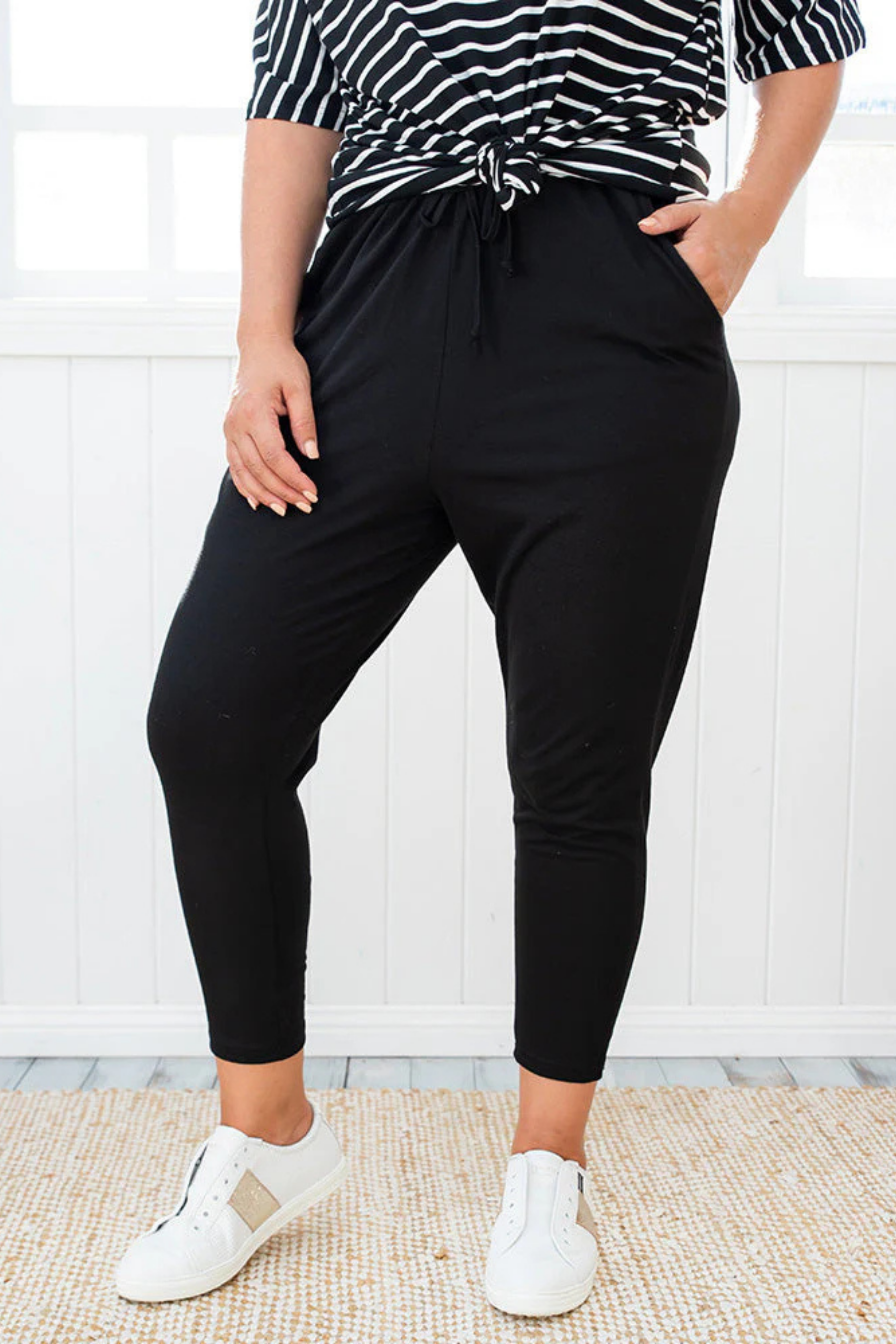 Everyday Slouch Pant in Black