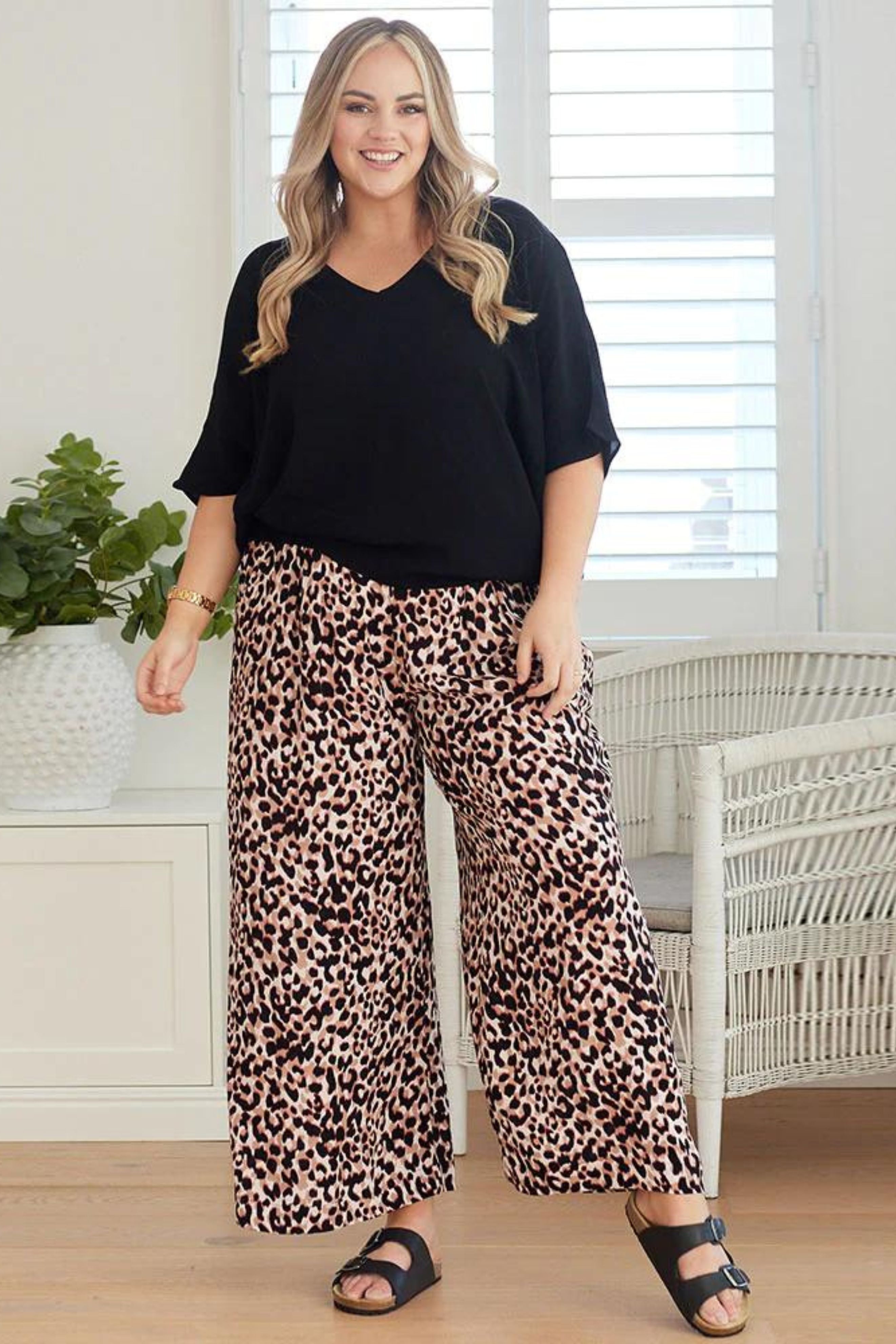 Lila Top in Black