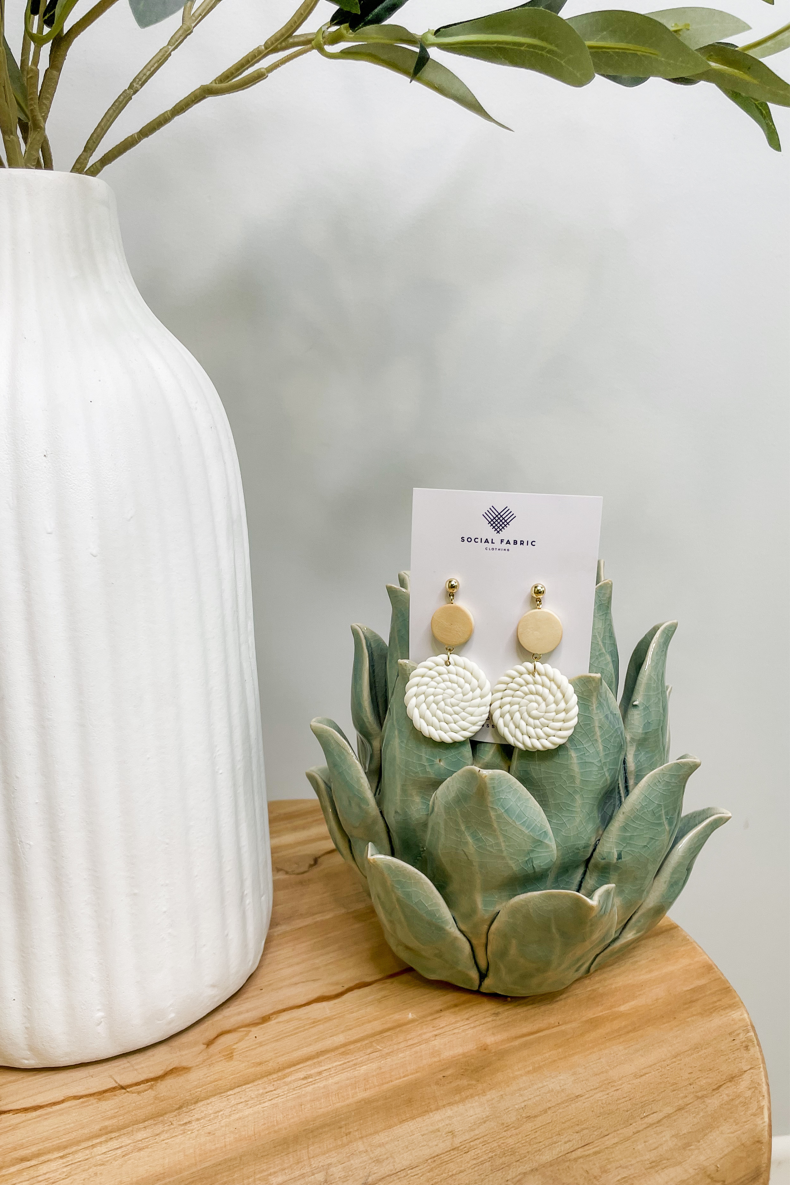 Nesso Earrings in Cream and Gold