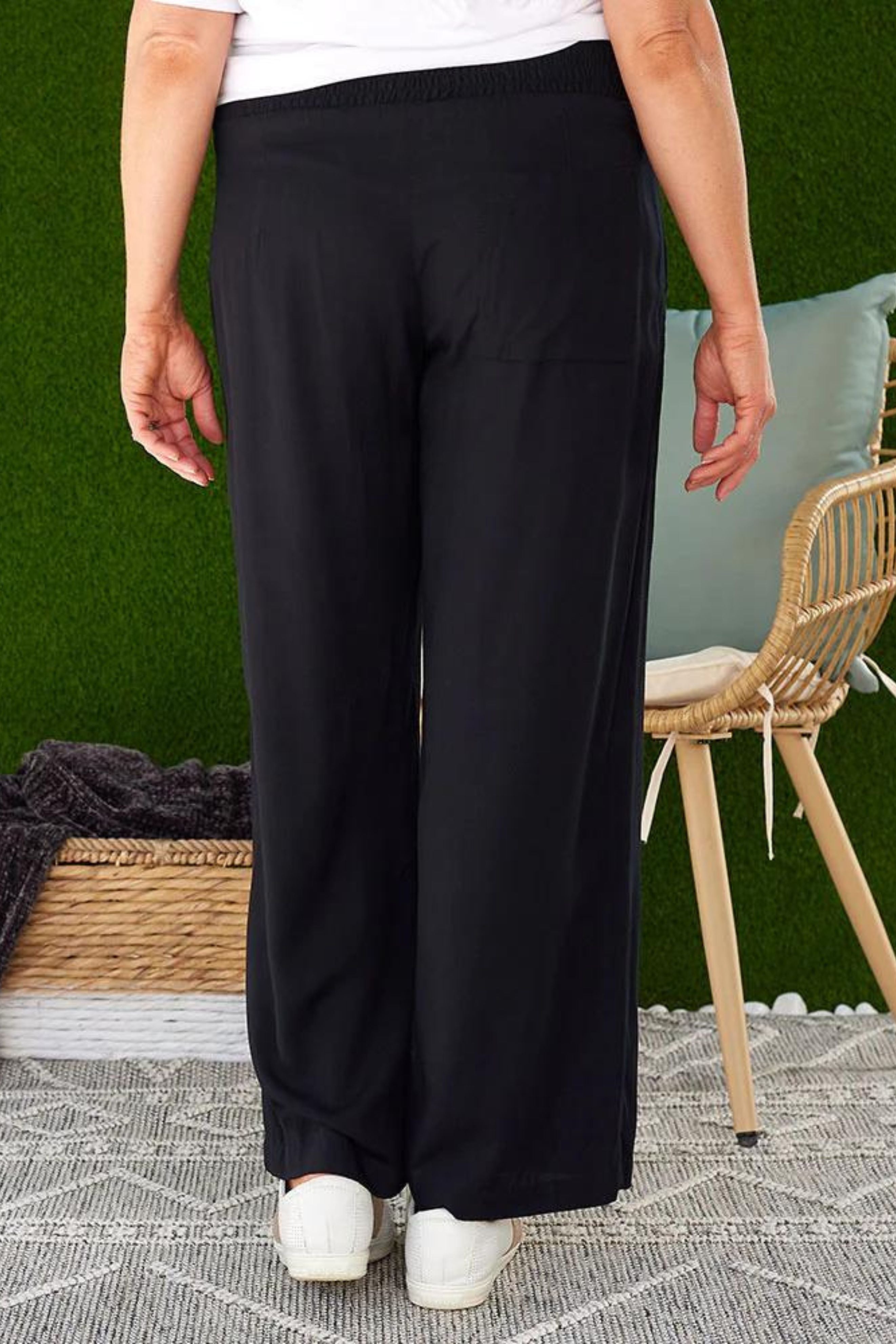 Resort Pants in Black